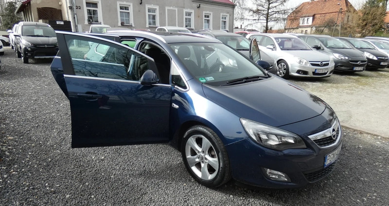 Opel Astra cena 24700 przebieg: 178000, rok produkcji 2011 z Wojcieszów małe 562